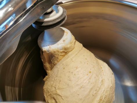 Teig löst sich von der Schüssel