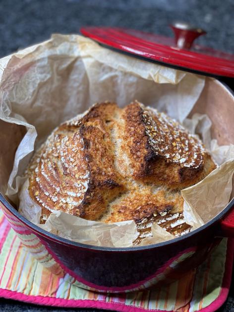 UrDinkel Ruchbrot gebacken im Bräter